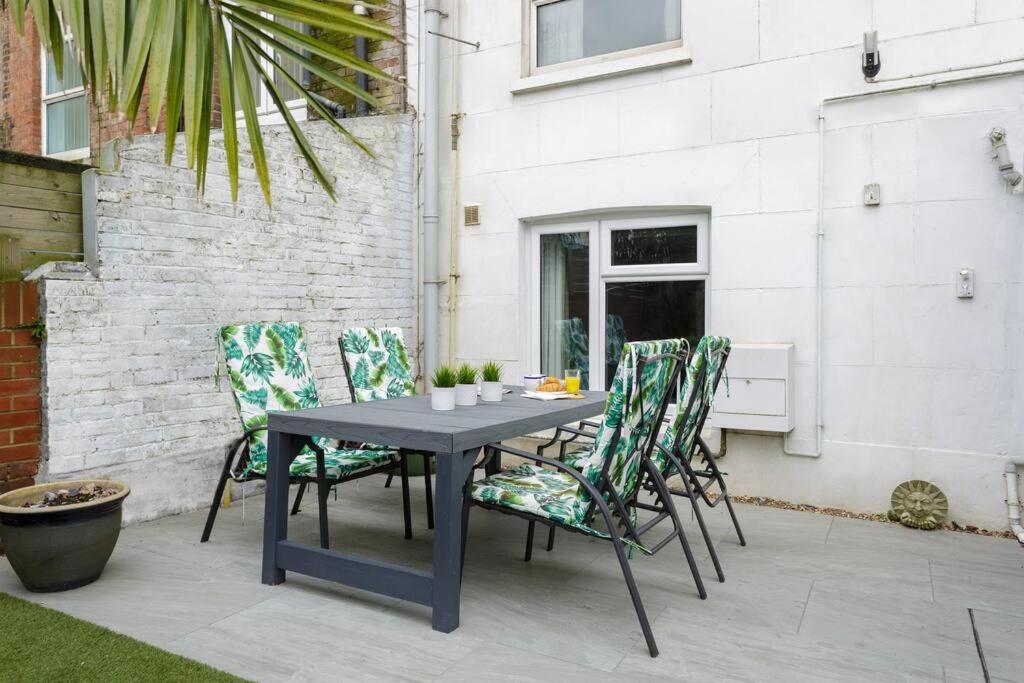 Seaside Escape Apartamento Portsmouth Exterior foto